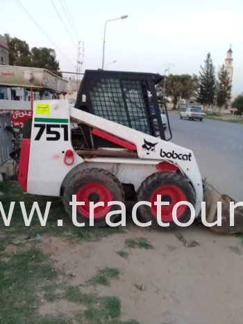À vendre Chargeuse compacte avec godet Bobcat 751 complet